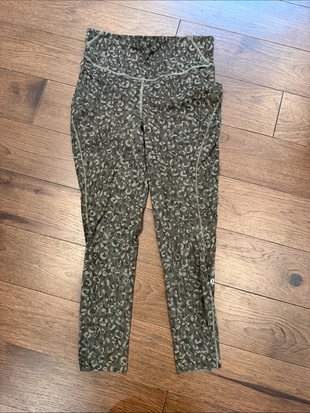 Lululemon Base Pace High-Rise Tight 24"
Camo Olive Multi Size 8 - C11-497